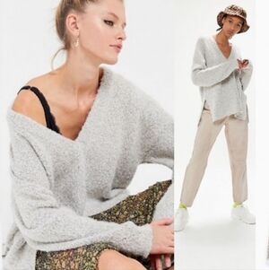 Urban Outfitters Rosie Cozy V-Neck Pullover Sweater - XS
